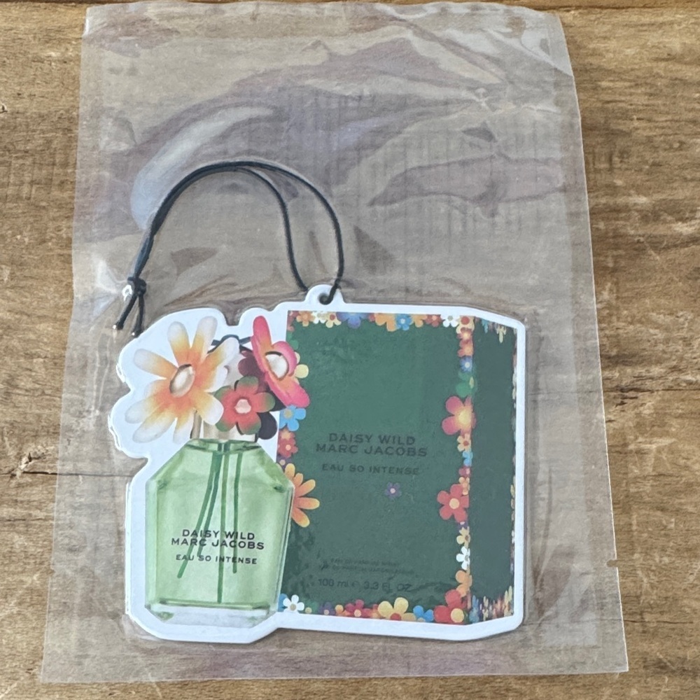 NEW Luxury Marc Jacobs Daisy Wild Eau So Intense Air Freshener 🌼 Freshie